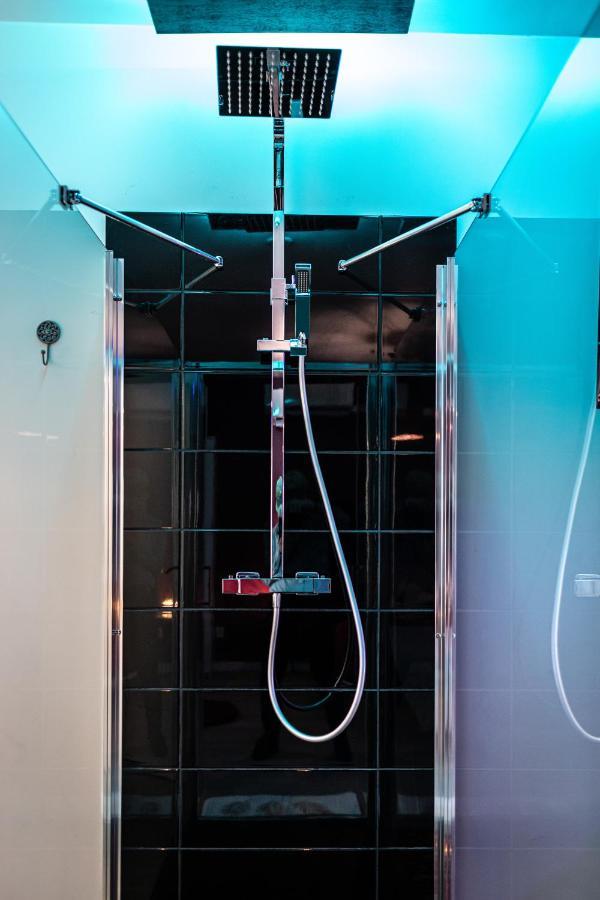 Suite L'Echappee - Maison Romantique - Spa & Sauna Privatif- Pole Dance - Lit Rond Avec Miroir Au Plafond Pezarches Exterior foto